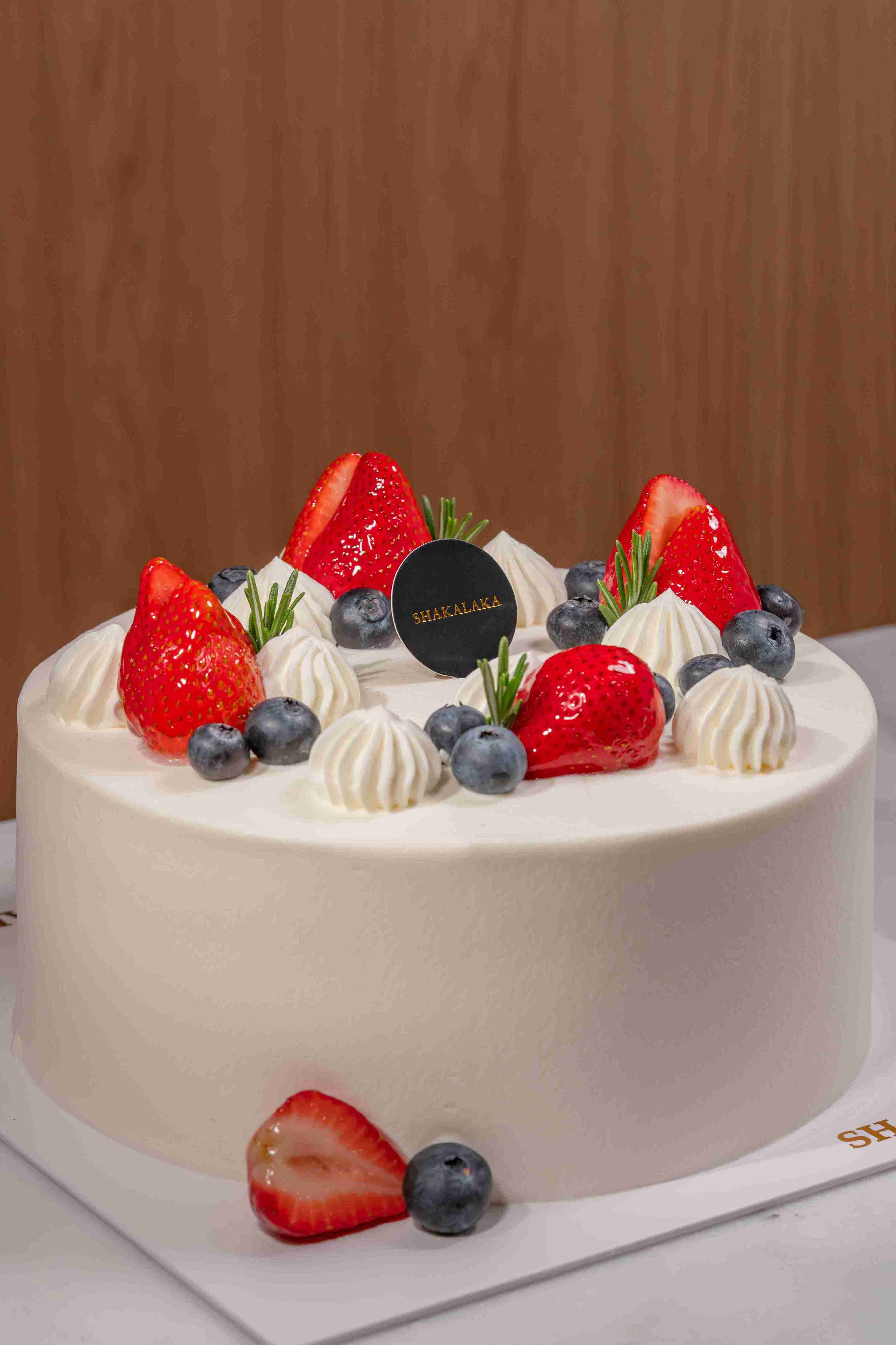 Vanilla Strawberry Cake